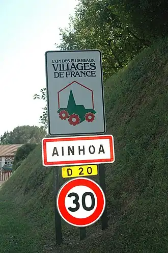 Oud logo organisatie, entreebord van Ainhoa