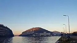 De "Doorsteek van Caestert" (±60 m diep) en de sluis van Klein-Ternaaien