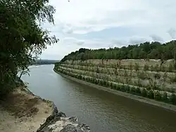 Het Albertkanaal doorsnijdt het plateau