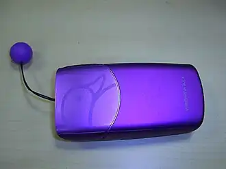 De Mandarina Duck mobiele telefoon, geproduceerd door Alcatel