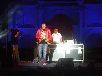 Algerino tijdens een concert