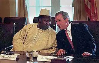 Alpha Oumar Konaré in 2001 met George W. Bush in Washington