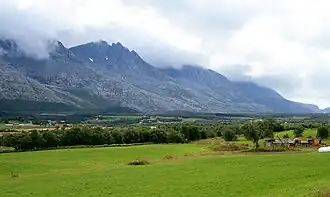 Laagland aan de voeten van de zeven zusters