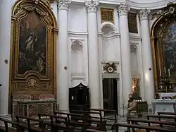 Sint Bautista de la Concepción is in extase na aanraking van een crucifix.