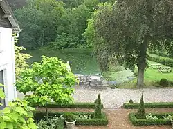 Een van de vijvers in het park