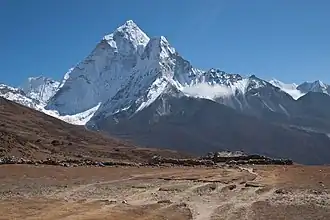 Uitzicht op de Ama Dablam vanuit het westen