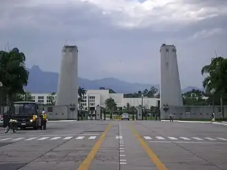 De monumentale poorten van AMAN