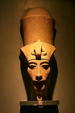 Hoofd van AchnatonLuxor Museum