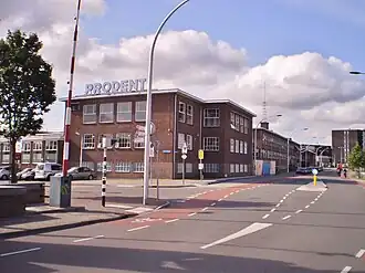 De Prodentfabriek gezien vanaf de Kwekersbrug.
