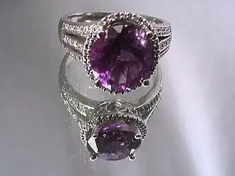 Ring met een amethist.