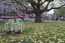 Noordelijk deel van het Leidsebosje met sculptuur Horizontale compositie (2013)