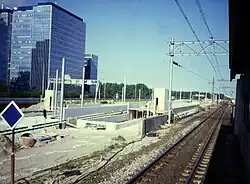 De ruwbouw van het metrostation in juli 1990.