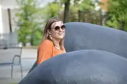 Ann Deman bij haar Moeder Aarde in Horn (Nederland).