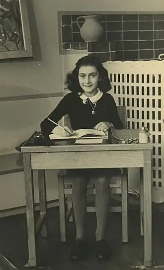 Anne Frank op de 6e Montessorischool Amsterdam, 1940, collectie Anne Frank Stichting