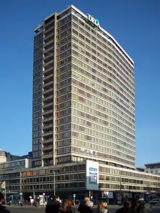 De Antwerp Tower in 2011, voor de renovatie van 2017-2021