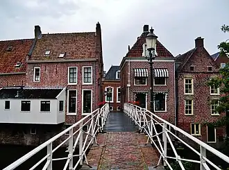 Vrouwebrug over het Damsterdiep