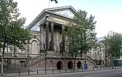 Aquariumgebouw aan de Plantage Middenlaan.