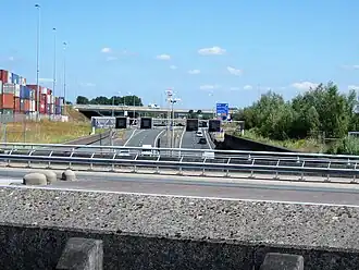 Het aquaduct vanaf het water.