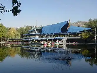 Het café-restaurant Aragast aan het Poplavokmeer