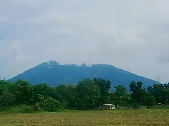 Mount Arayat vanuit het noordwesten gezien