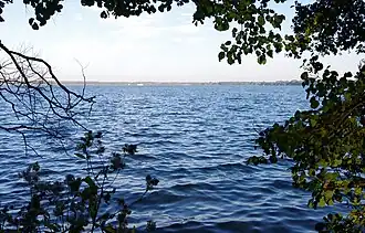 Het meer Arendsee, vanaf de westelijke oever