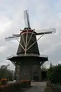 De molen gezien vanuit het zuidoosten