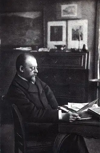 Armand Heins in zijn atelier in de Onderstraat Gent, gefotografeerd door Edmond Sacré.