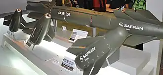 Een complete AASM achteraan en drie verschillende geleidingskits vooraan op het Salon van Bourget in 2011.