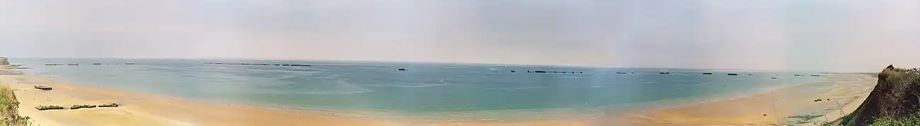 Overblijfselen van de Mulberryhaven in Arromanches