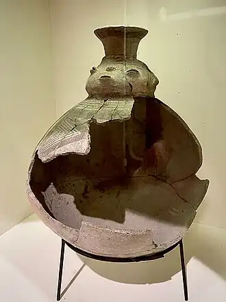 Gezichtskruik van aardewerk, een van vijf uitleenartefacten uit de Collectie-Van Koolwijk