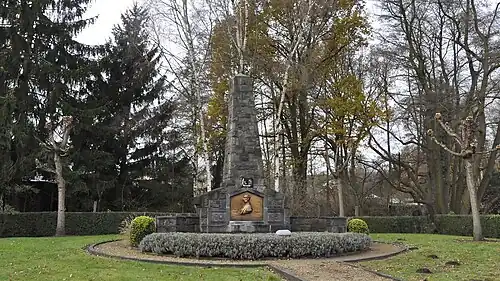 Monument voor André Dumont op de plaats waar voor het eerst steenkool aangeboord werd in Limburg