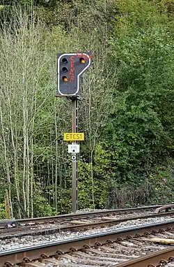 In oktober 2014 werd het beveiligingssysteem ETCS1 op de Athus-Maaslijn in gebruik genomen. Tussen de sporen bevinden zich de platte Eurobalise-bakens.