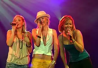 Atomic Kitten tijdens een concert in Polen (2005)