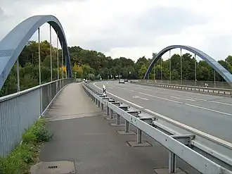 B235 over het Rijn-Hernekanaal