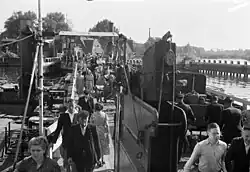 Pontonbrug over het IJ in Amsterdam in 1945