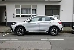 De BYD Atto 3, zijaanzicht