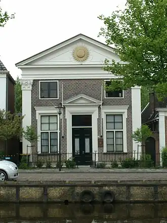Voorzijde (2012).