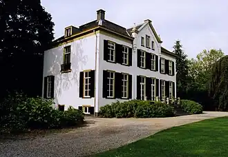 Zuidwestelijk zijaanzicht van Huize Baank