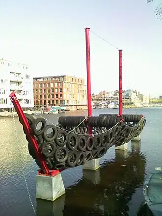 De Bandenboot in de Wittenburgervaart (2013)