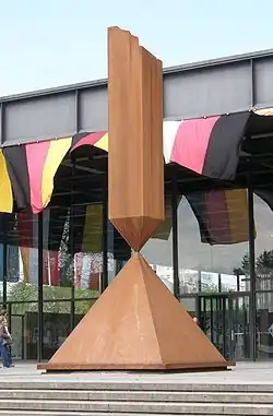 Broken Obelisk in Berlijn