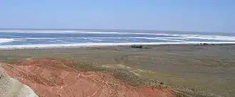 Uitzicht van de Grote Bogdo op het Baskoentsjakmeer.