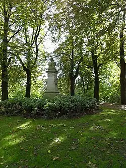 Het borstbeeld ter ere van Hendrik Pickery, op de Begijnenvest