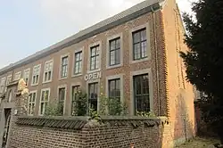 Begijnenhuisjes grenzend aan Badderijstraat met inkom Z33 en beëindigd met blinde kopse gevel