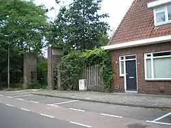 Vroegere ingang van begraafplaats Tolsteeg aan het eind van het Houtensepad.