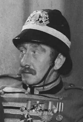 Ben Groenier als politiechef in De driestuiversopera (1960)