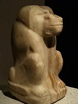 Albasten beeld van Hedjwer een baviaangodheid met aangeduid op de basis de naam van farao Narmer(ca. 3100 voor Chr.)Ägyptisches Museum