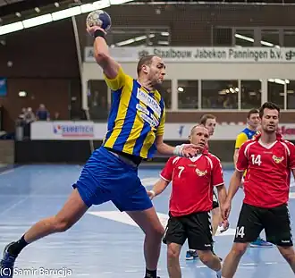 Bevo HC 2 tegen Havas in 2016, Ron Klemann gaat schieten.