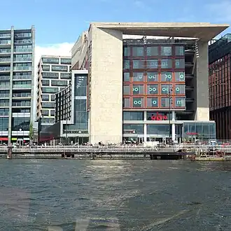 Centrale Bibliotheek aan de Oosterdokskade