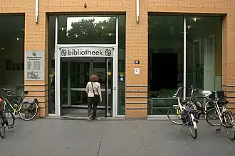 Ingang Openbare Bibliotheek Nijmegen 'De Mariënburg'