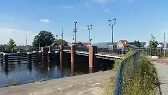 Zijaanzicht van de brug in juli 2018